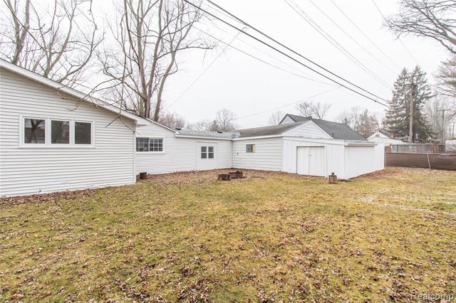23106 Springbrook Drive, Farmington Hills, MI 48336