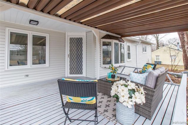 23106 Springbrook Drive, Farmington Hills, MI 48336