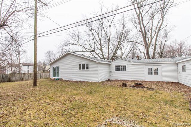 23106 Springbrook Drive, Farmington Hills, MI 48336