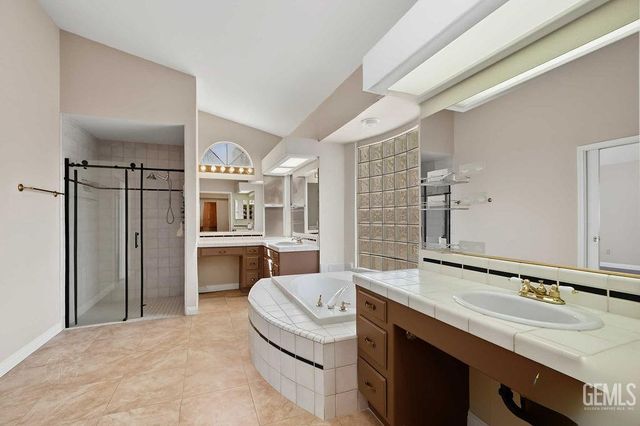 8711 Dalby Court, Bakersfield, CA 93313