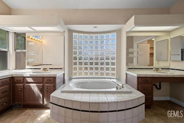 8711 Dalby Court, Bakersfield, CA 93313