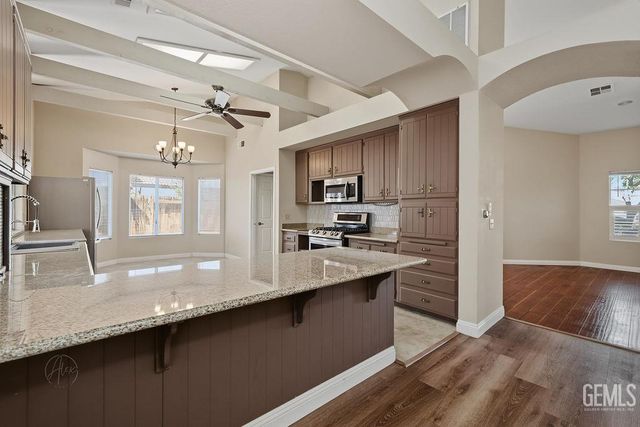 8711 Dalby Court, Bakersfield, CA 93313