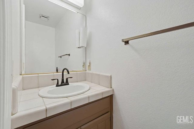 8711 Dalby Court, Bakersfield, CA 93313