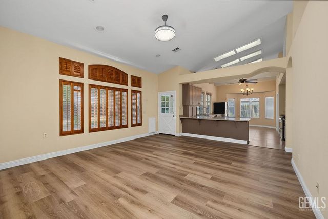 8711 Dalby Court, Bakersfield, CA 93313