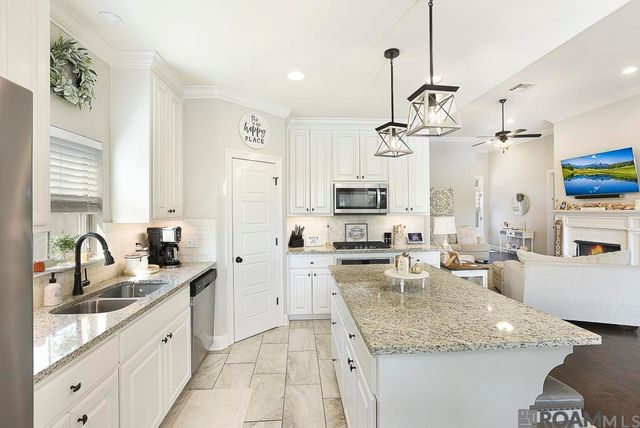 17176 Herringbone Dr, Prairieville, LA 70769