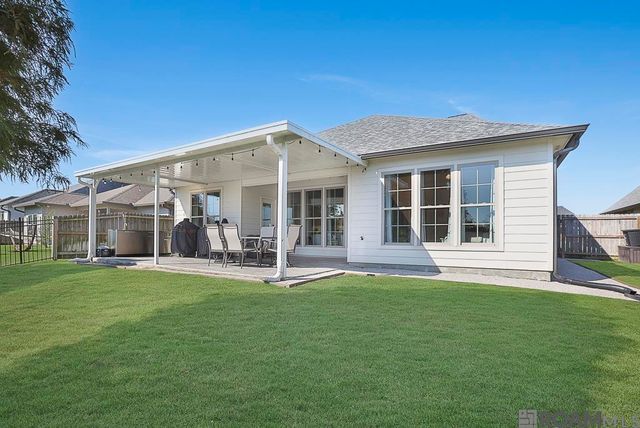 17176 Herringbone Dr, Prairieville, LA 70769