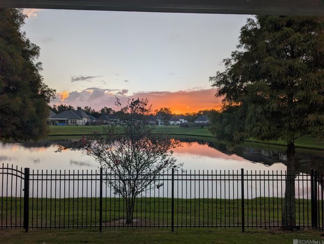 17176 Herringbone Dr, Prairieville, LA 70769