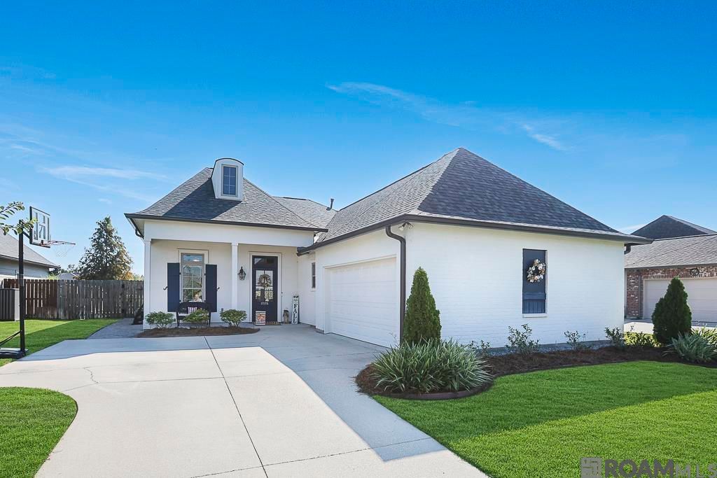 17176 Herringbone Dr, Prairieville, LA 70769