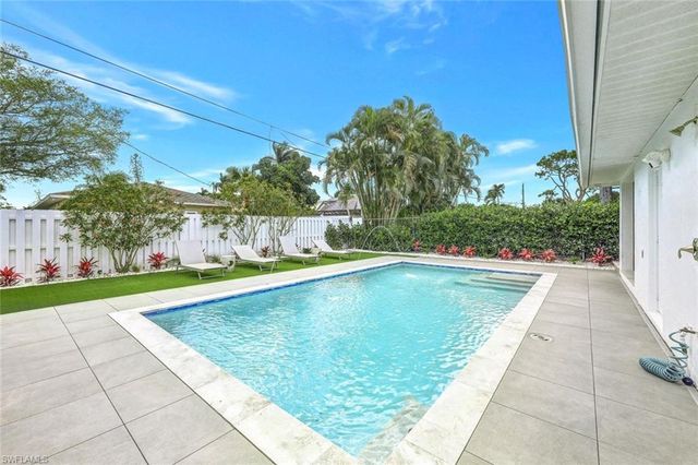 596 105th AVE N, Naples, FL 34108