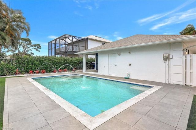 596 105th AVE N, Naples, FL 34108