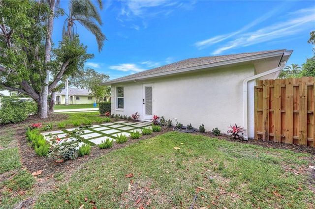 596 105th AVE N, Naples, FL 34108