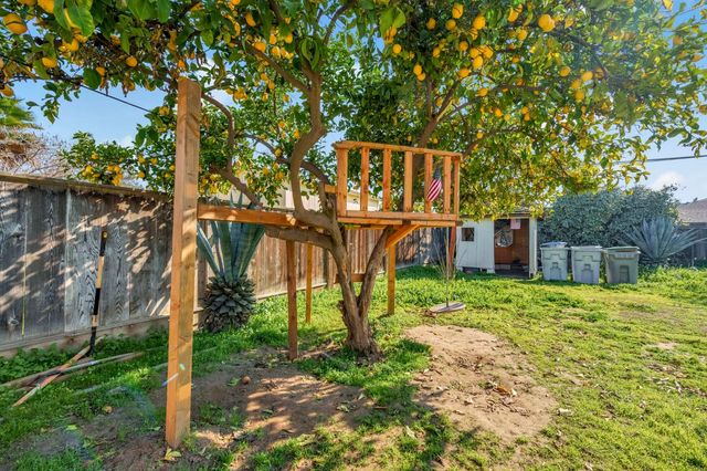 4560 E Cambridge Avenue, Fresno, CA 93703