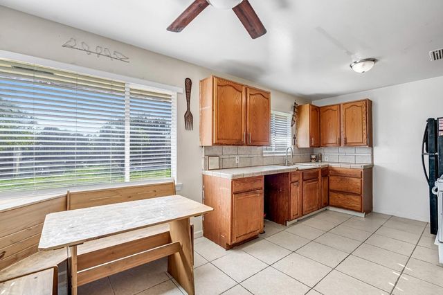 4560 E Cambridge Avenue, Fresno, CA 93703