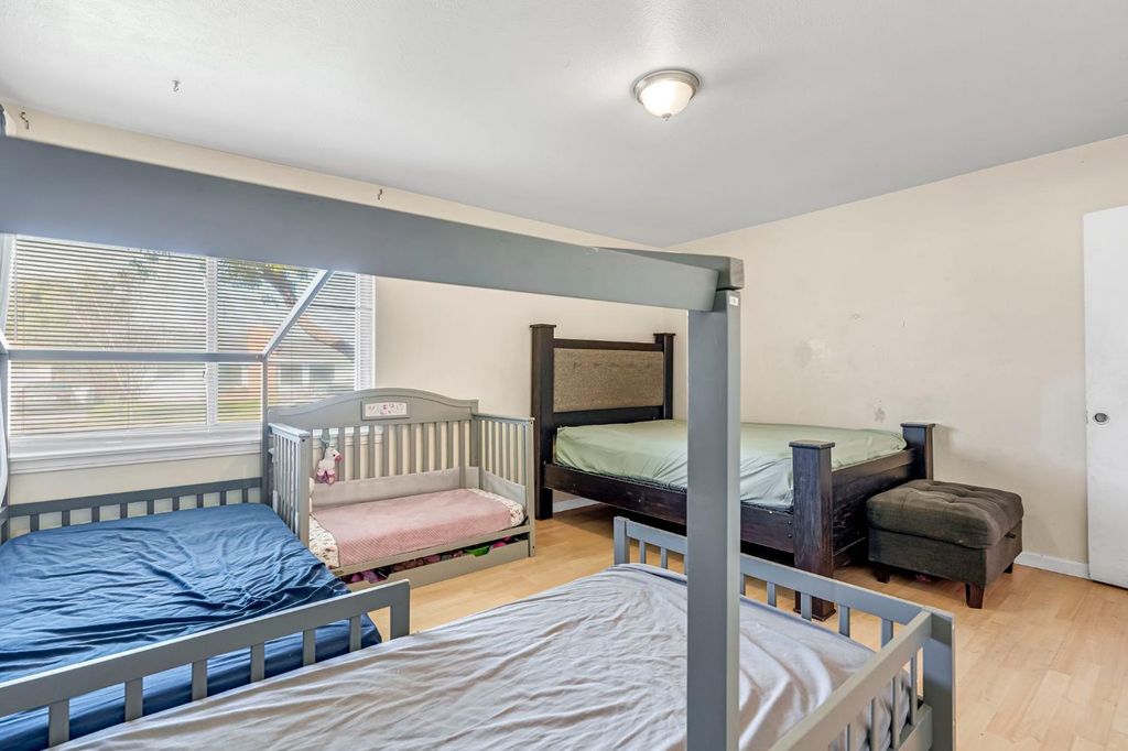 Image 13 of property listing at 4560 E Cambridge Avenue, Fresno, CA 93703