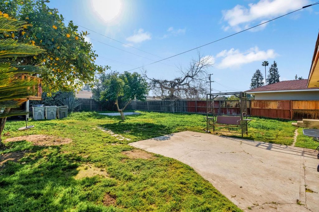 Image 17 of property listing at 4560 E Cambridge Avenue, Fresno, CA 93703