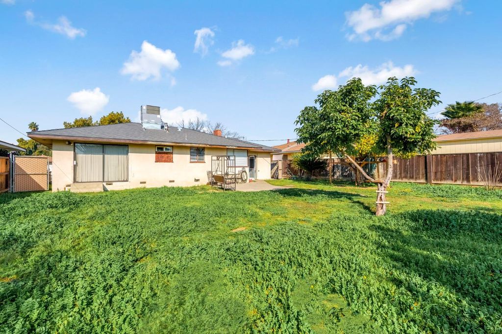 Image 20 of property listing at 4560 E Cambridge Avenue, Fresno, CA 93703