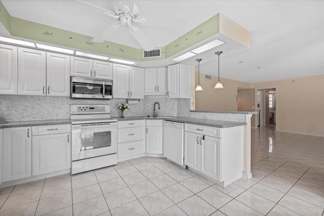 813 MONTROSE DRIVE 102, Venice, FL 34293