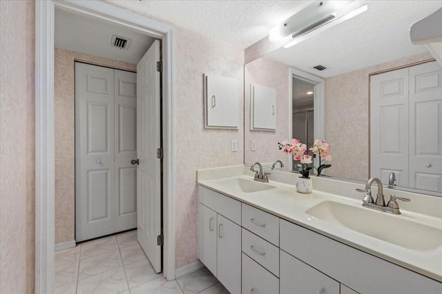 813 MONTROSE DRIVE 102, Venice, FL 34293