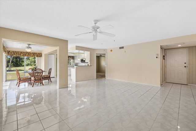813 MONTROSE DRIVE 102, Venice, FL 34293