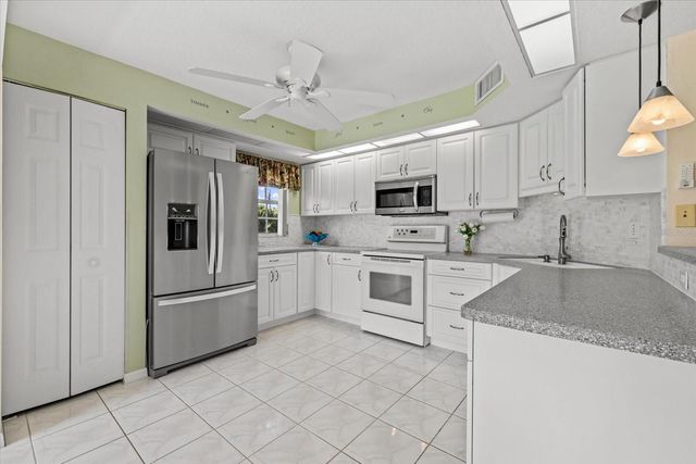 813 MONTROSE DRIVE 102, Venice, FL 34293