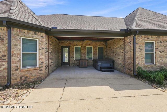 196 S Moore Crossing, Byhalia, MS 38611