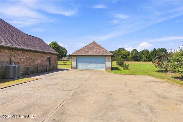 196 S Moore Crossing, Byhalia, MS 38611