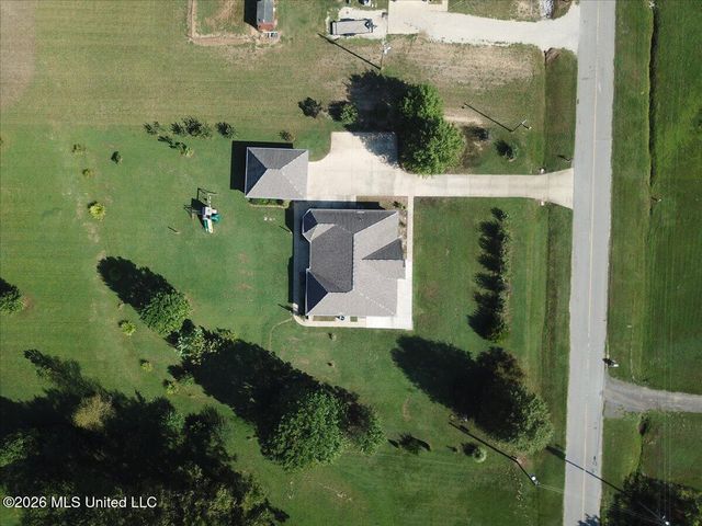196 S Moore Crossing, Byhalia, MS 38611