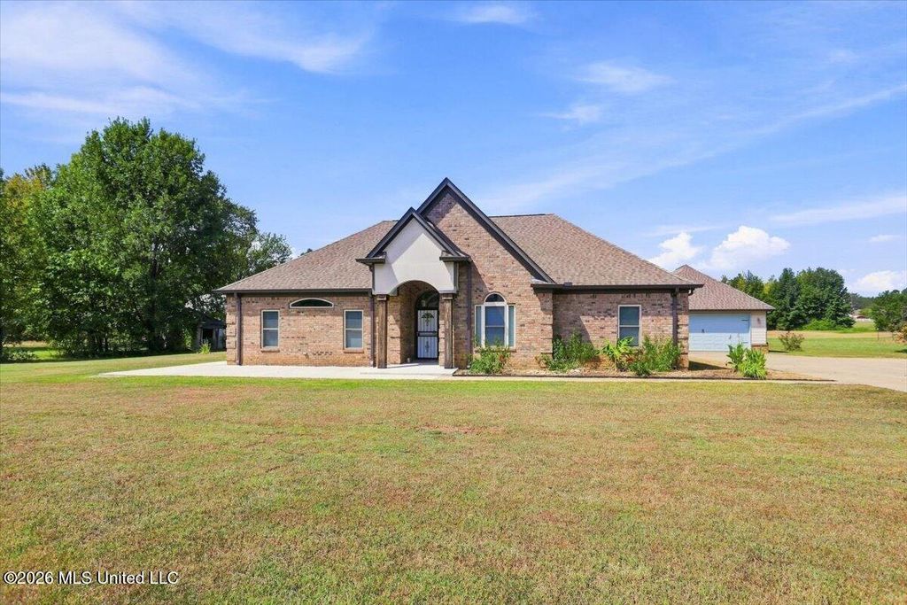 196 S Moore Crossing, Byhalia, MS 38611