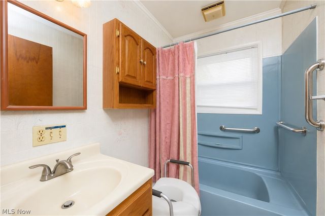 2400 40th Street NE, Canton, OH 44705