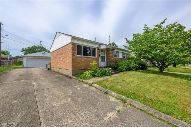 2400 40th Street NE, Canton, OH 44705