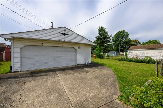 2400 40th Street NE, Canton, OH 44705