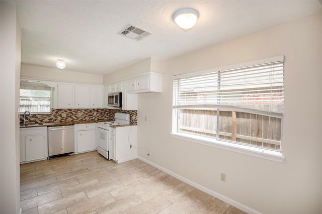 15106 Silverman Street, Webster, TX 77598
