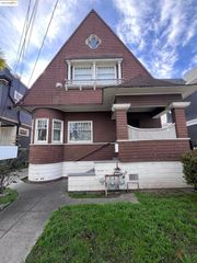 699 33Rd St, Oakland, CA 94609