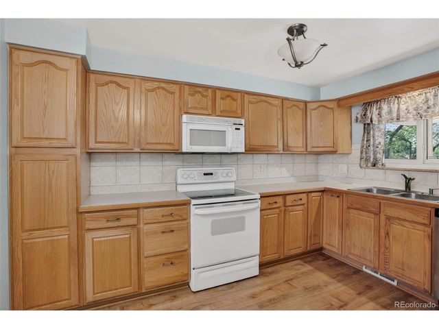 6942 W 68th Pl, Arvada, CO 80003