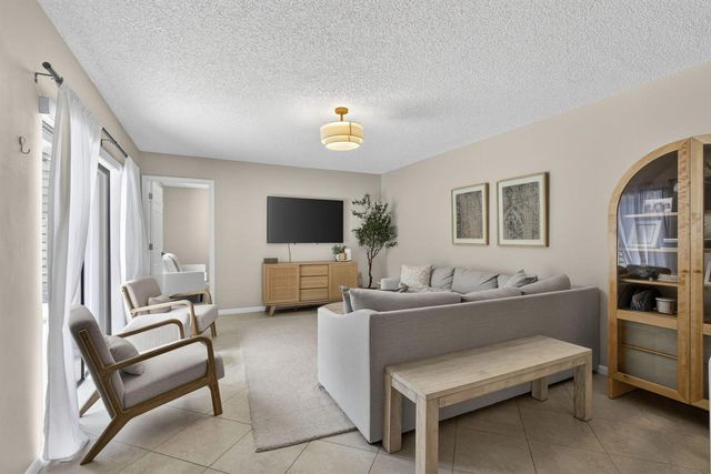 121 1st Terrace, Palm Beach Gardens, FL 33418