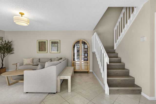 121 1st Terrace, Palm Beach Gardens, FL 33418