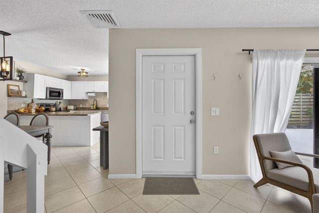 121 1st Terrace, Palm Beach Gardens, FL 33418