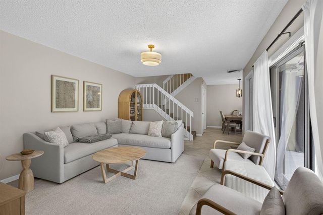 121 1st Terrace, Palm Beach Gardens, FL 33418