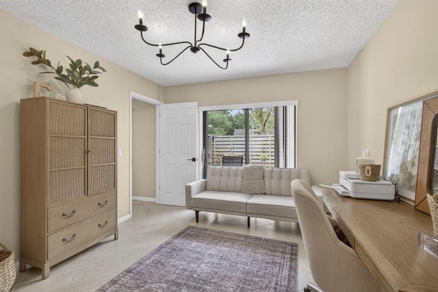 121 1st Terrace, Palm Beach Gardens, FL 33418