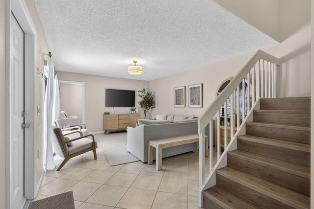 121 1st Terrace, Palm Beach Gardens, FL 33418