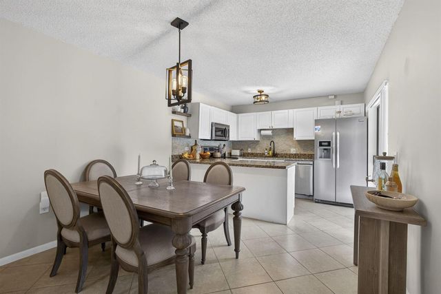 121 1st Terrace, Palm Beach Gardens, FL 33418