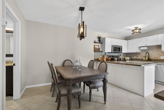 121 1st Terrace, Palm Beach Gardens, FL 33418