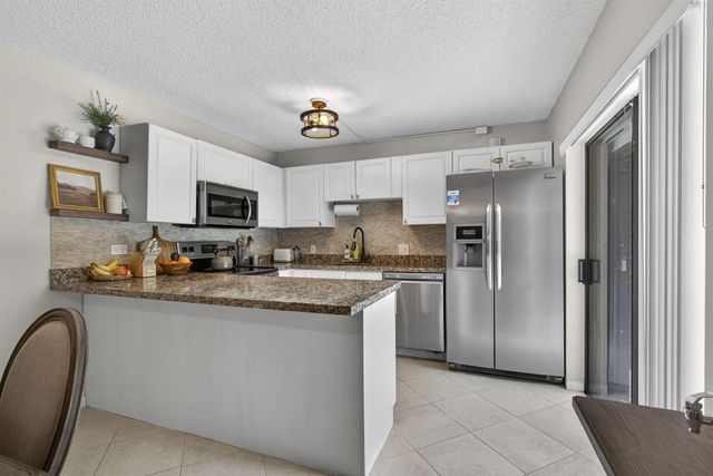 121 1st Terrace, Palm Beach Gardens, FL 33418