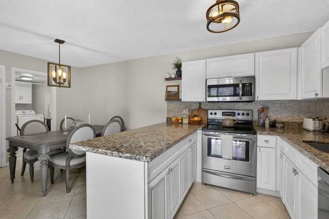 121 1st Terrace, Palm Beach Gardens, FL 33418