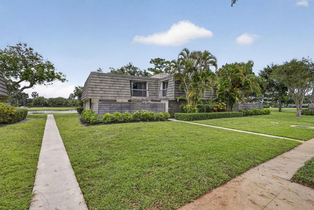 121 1st Terrace, Palm Beach Gardens, FL 33418