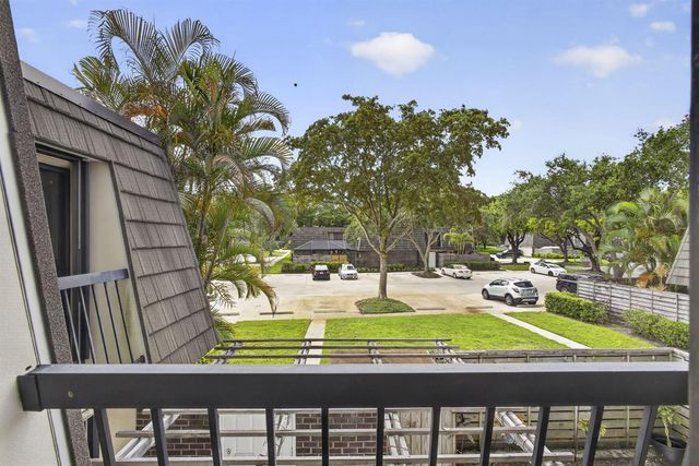 121 1st Terrace, Palm Beach Gardens, FL 33418