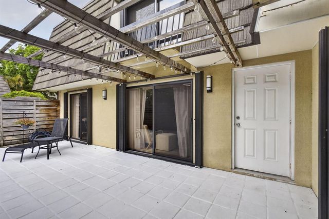 121 1st Terrace, Palm Beach Gardens, FL 33418