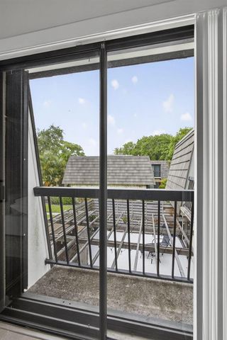 121 1st Terrace, Palm Beach Gardens, FL 33418