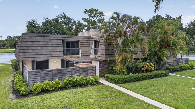 121 1st Terrace, Palm Beach Gardens, FL 33418