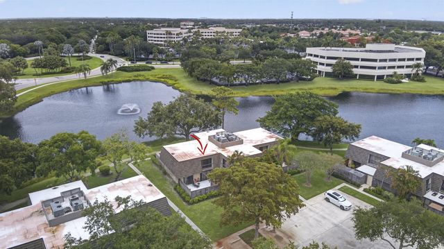 121 1st Terrace, Palm Beach Gardens, FL 33418
